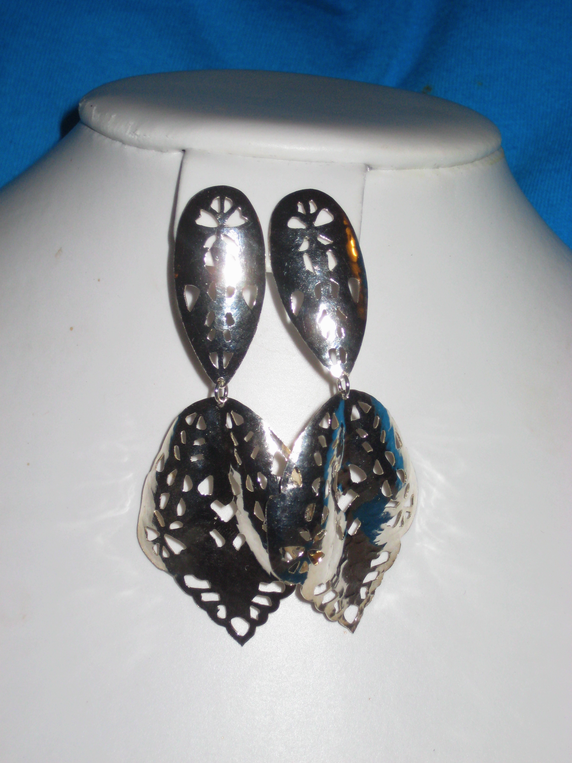 beautiful hand made sterling silver earrings. 2.5"long